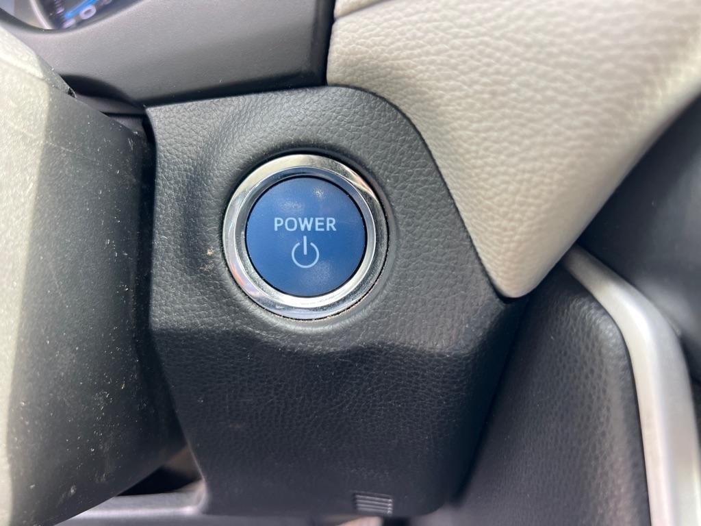 Toyota RAV4 Hybrid XLE AWD (Natl) 2021