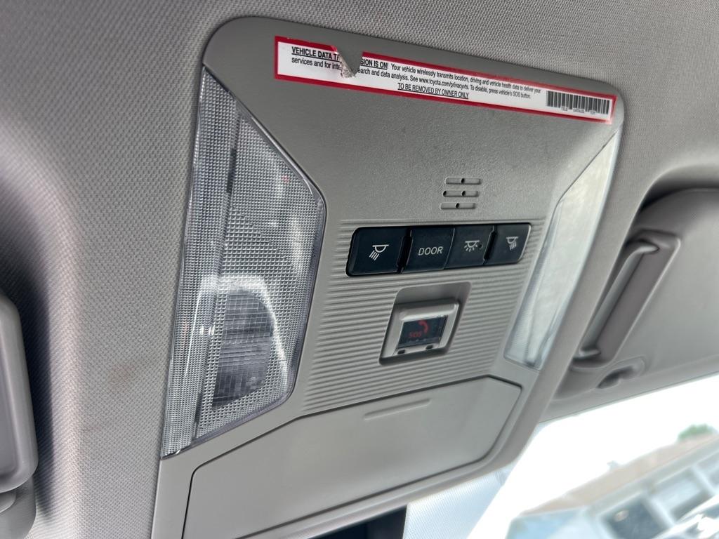 Toyota RAV4 Hybrid XLE AWD (Natl) 2021