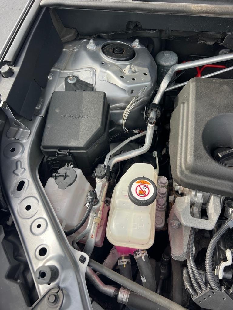 Toyota RAV4 Hybrid XLE AWD (Natl) 2021