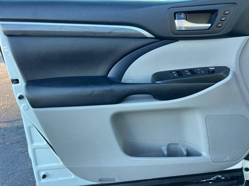 Toyota Highlander Limited V6 AWD (Natl) 2017