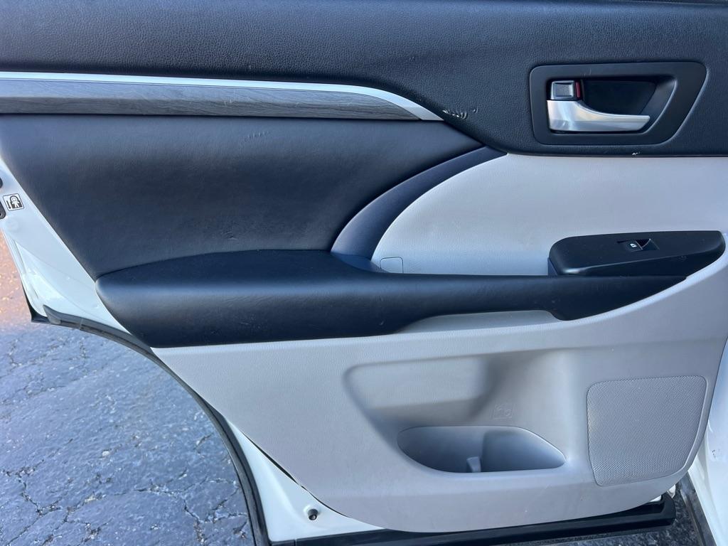 Toyota Highlander Limited V6 AWD (Natl) 2017