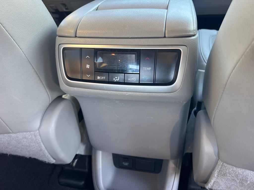 Toyota Highlander Limited V6 AWD (Natl) 2017