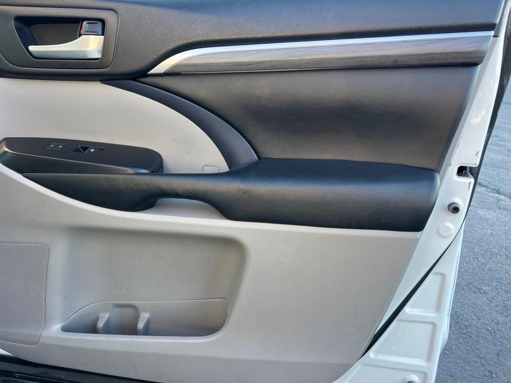 Toyota Highlander Limited V6 AWD (Natl) 2017