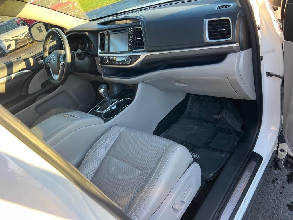 Toyota Highlander Limited V6 AWD (Natl) 2017