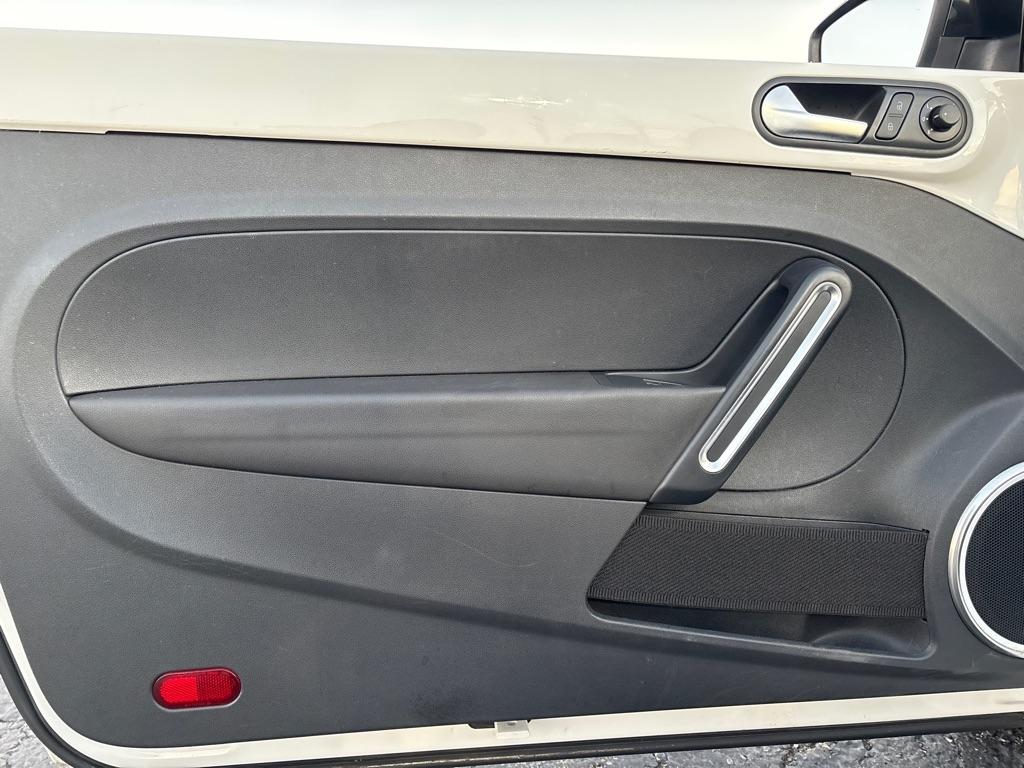 Volkswagen Beetle Convertible 2dr DSG 2.0L TDI 2013