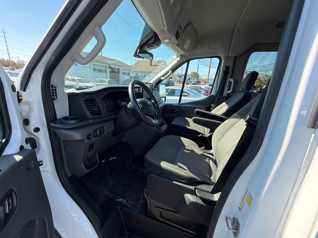 Ford Transit Passenger Wagon T-350 148" Med Roof XLT RWD 2026