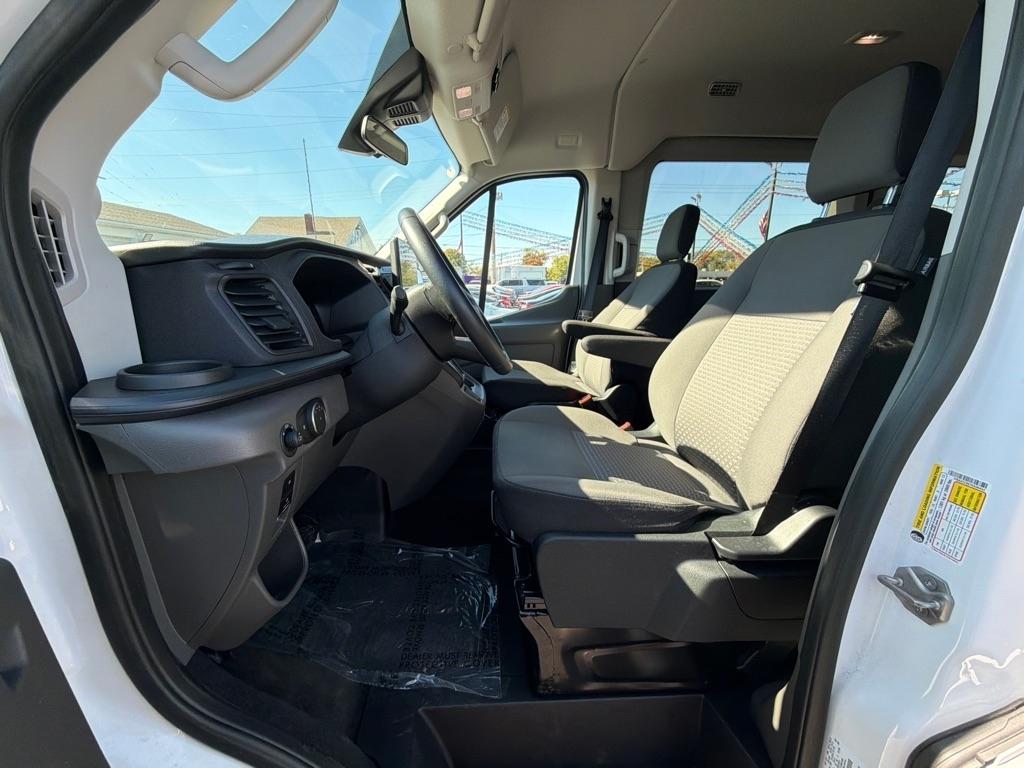 Ford Transit Passenger Wagon T-350 148" Med Roof XLT RWD 2026