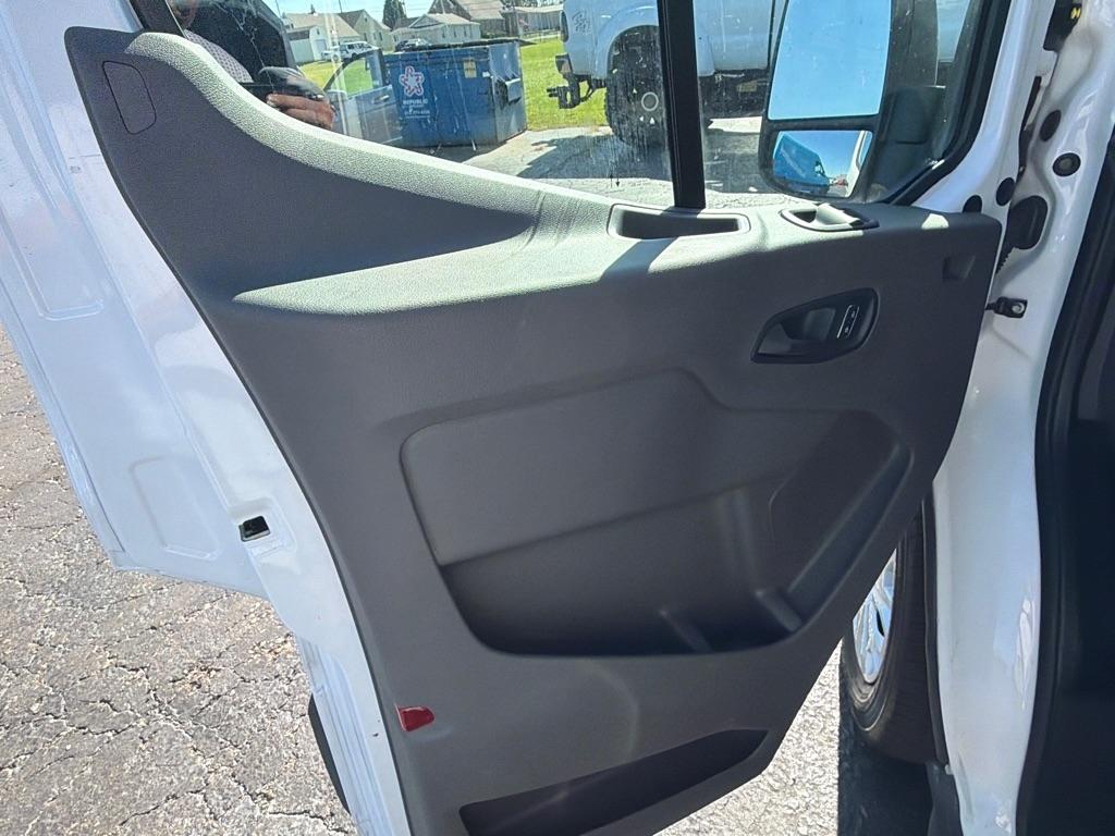 Ford Transit Passenger Wagon T-350 148" Med Roof XLT RWD 2026
