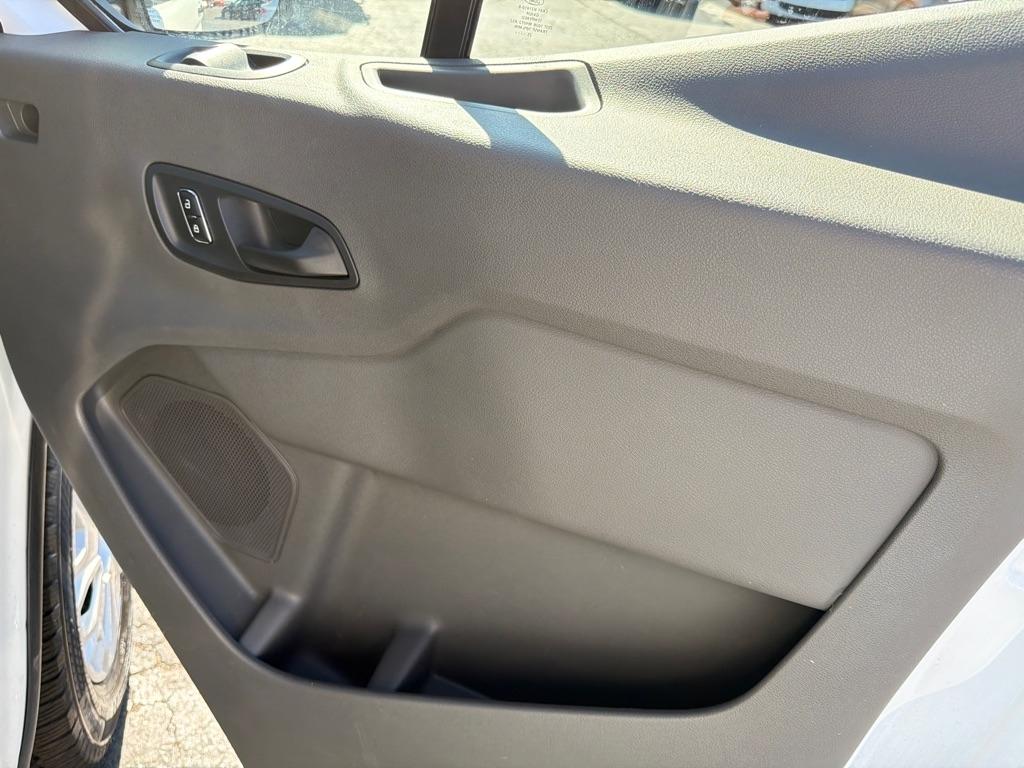 Ford Transit Passenger Wagon T-350 148" Med Roof XLT RWD 2026