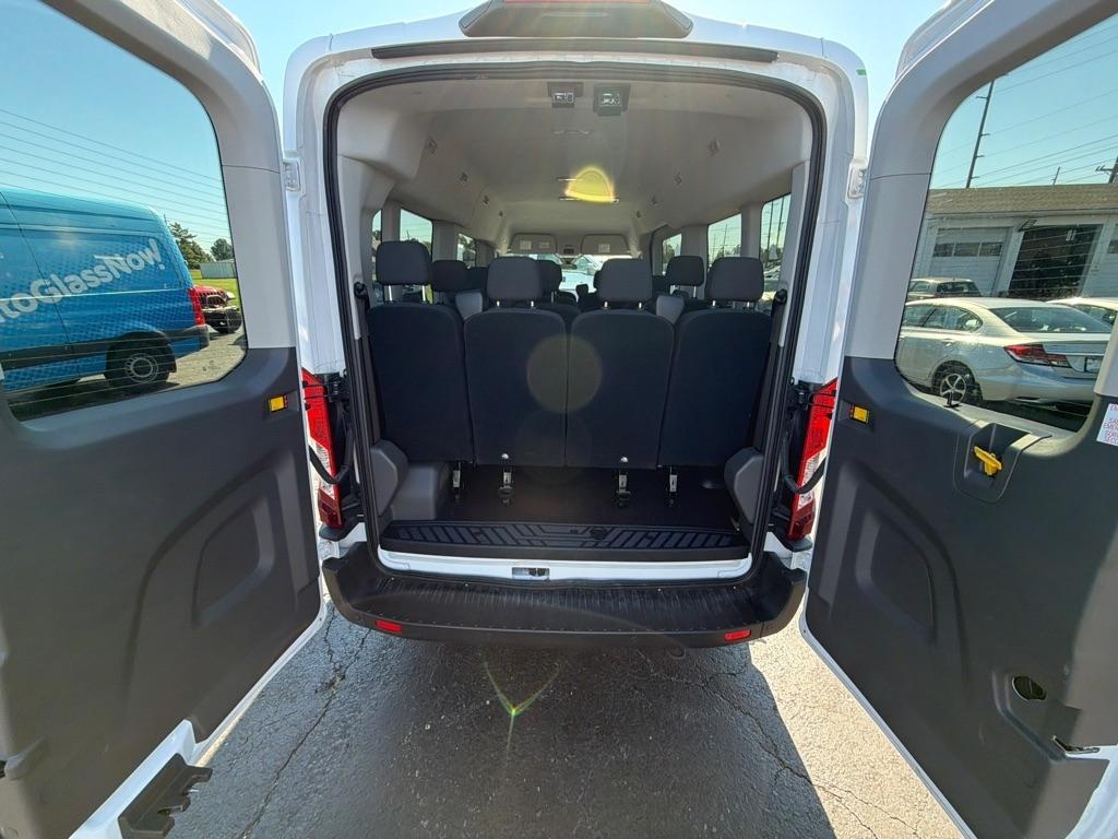 Ford Transit Passenger Wagon T-350 148" Med Roof XLT RWD 2026
