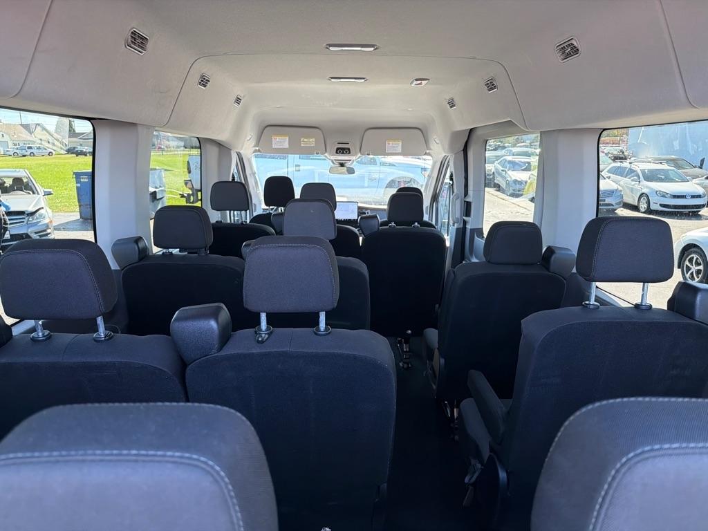 Ford Transit Passenger Wagon T-350 148" Med Roof XLT RWD 2026