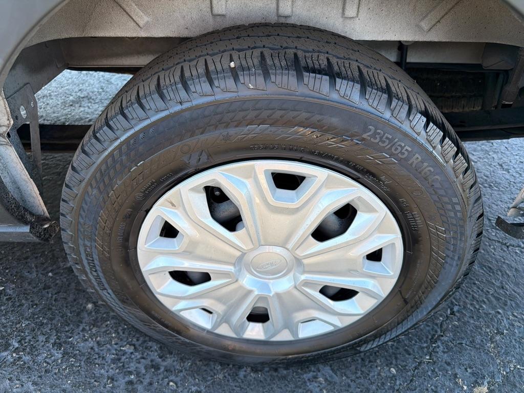 Ford Transit Passenger Wagon T-350 148" Med Roof XLT RWD 2026