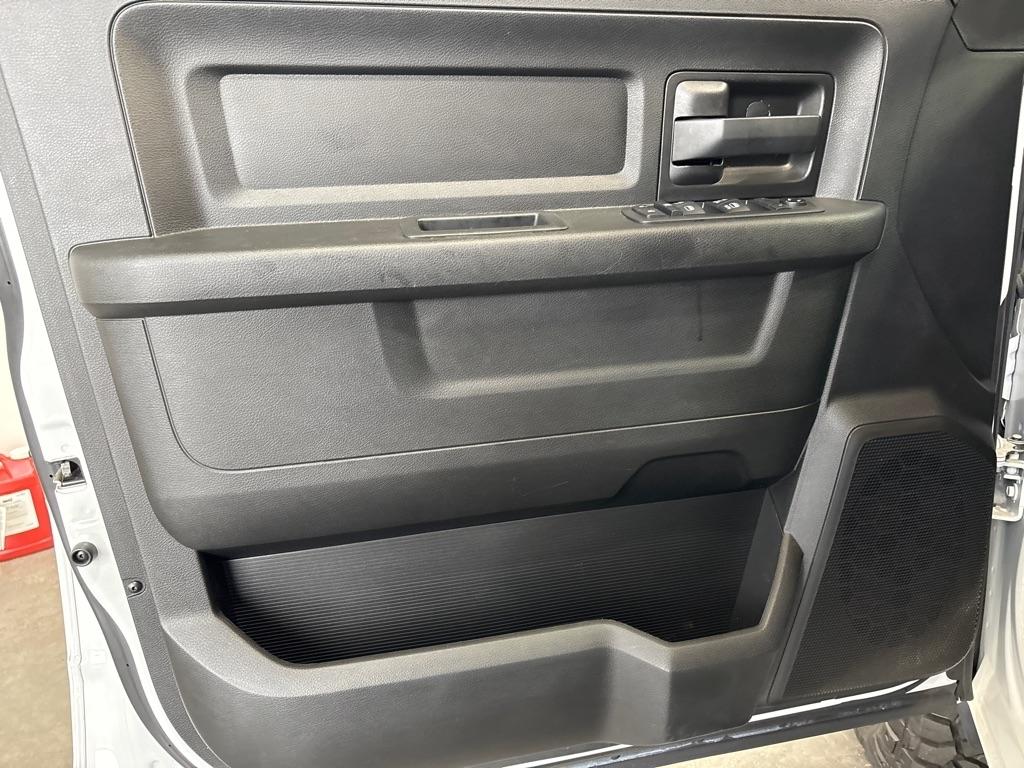 RAM 2500 Tradesman 4x4 Crew Cab 6'4" Box 2020