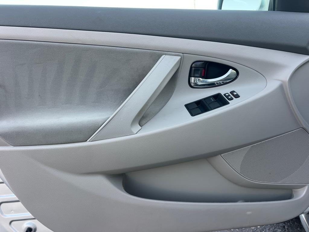 Toyota Camry 4dr Sdn I4 Man (Natl) 2009