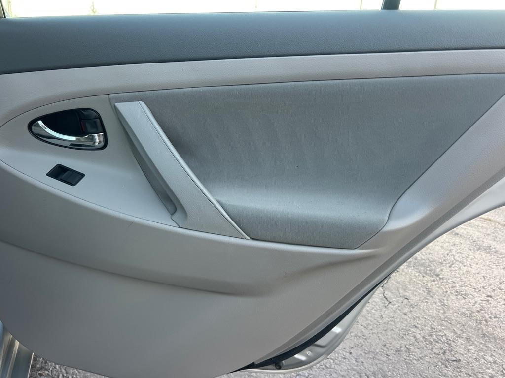Toyota Camry 4dr Sdn I4 Man (Natl) 2009
