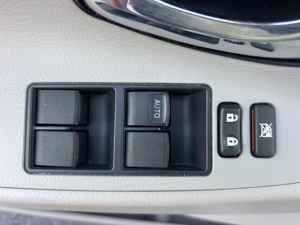Toyota Camry 4dr Sdn I4 Man (Natl) 2009