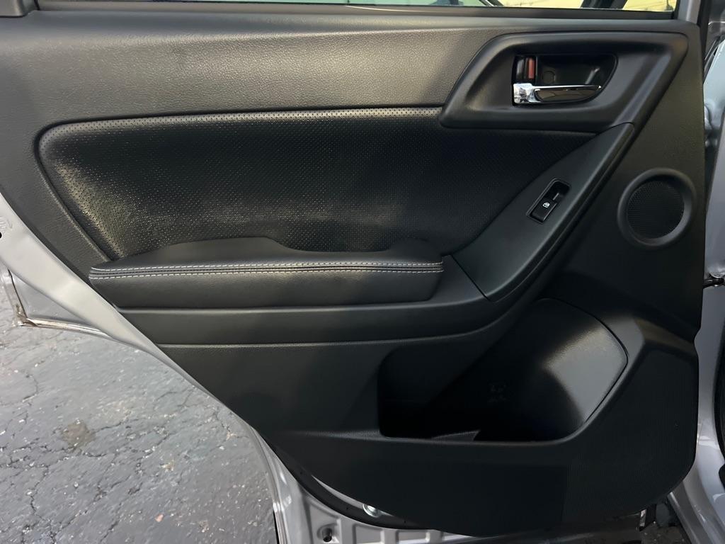 Subaru Forester 4dr CVT 2.5i Touring PZEV 2016