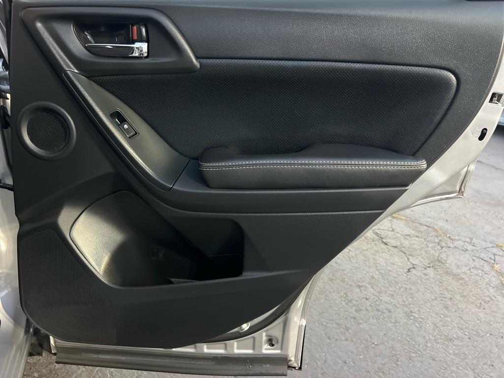 Subaru Forester 4dr CVT 2.5i Touring PZEV 2016