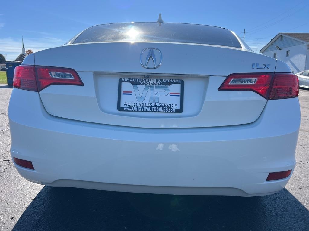 Acura ILX 4dr Sdn 2.0L 2015