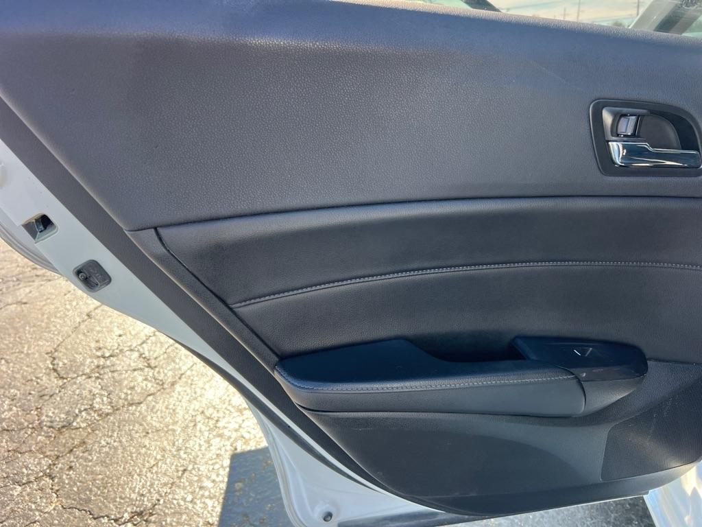Acura ILX 4dr Sdn 2.0L 2015