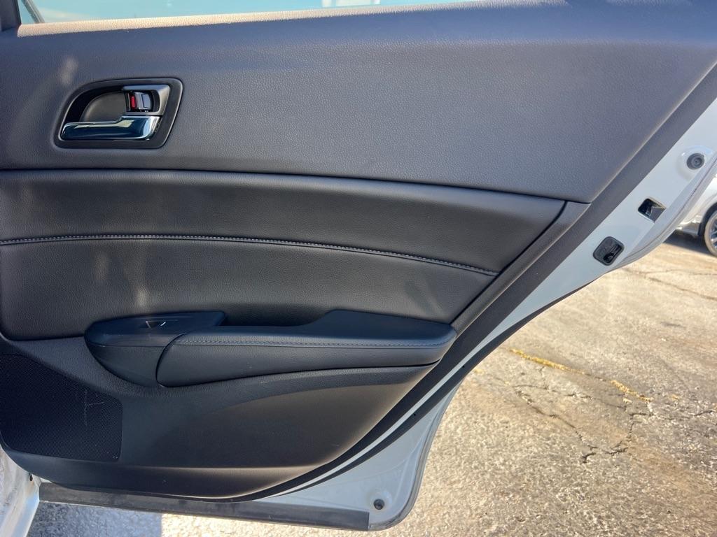 Acura ILX 4dr Sdn 2.0L 2015