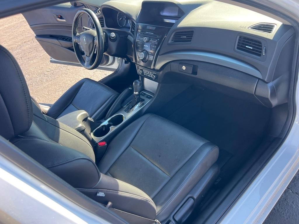 Acura ILX 4dr Sdn 2.0L 2015