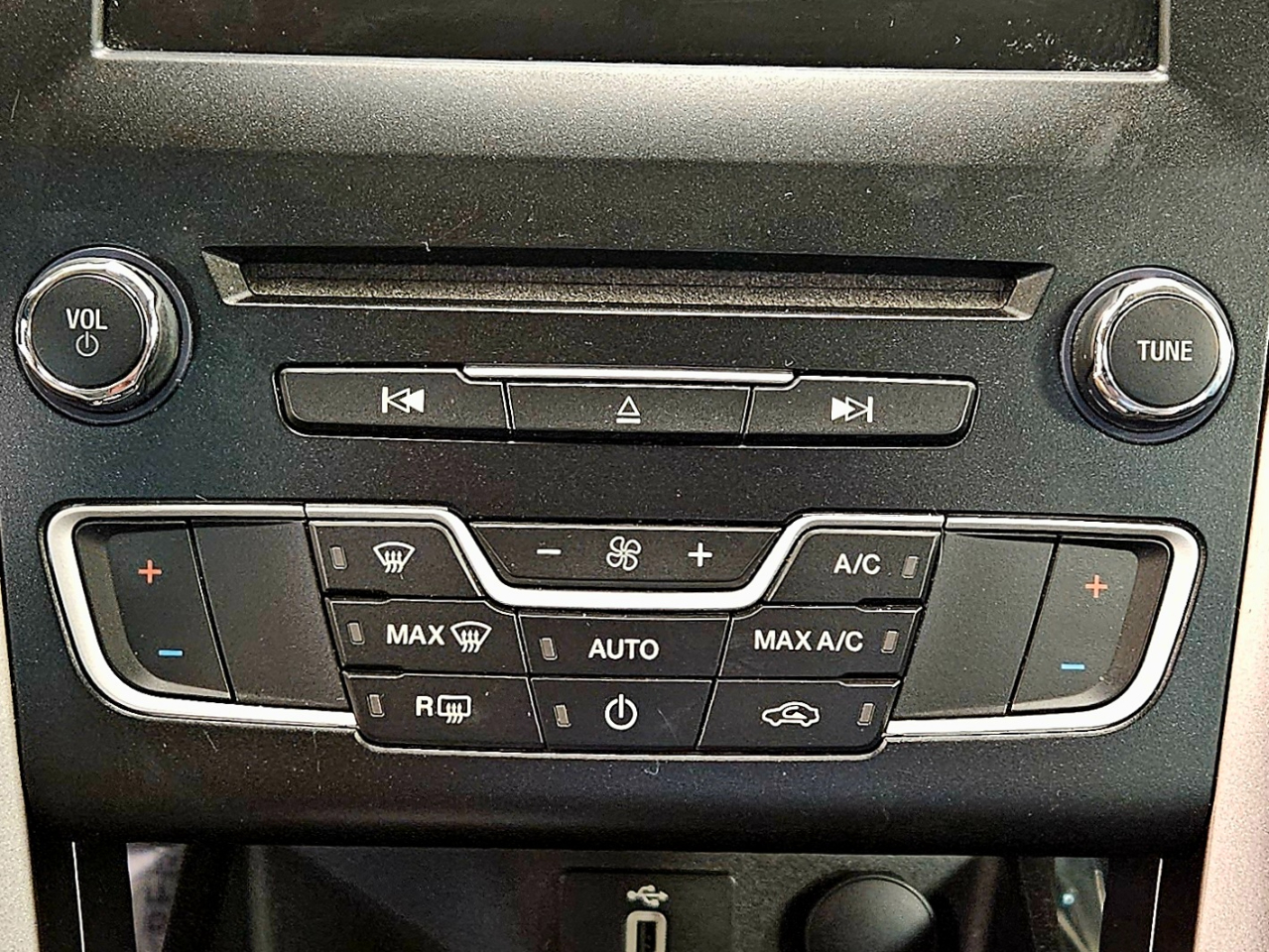 Ford Fusion SE FWD 2017