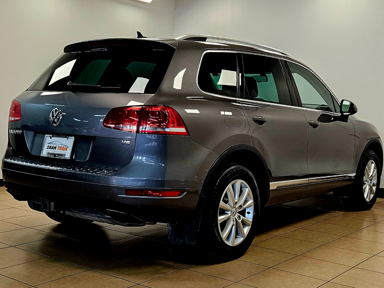 Volkswagen Touareg 4dr 3.6L Sport w/Nav 2014