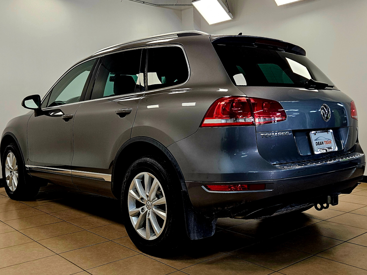 Volkswagen Touareg 4dr 3.6L Sport w/Nav 2014