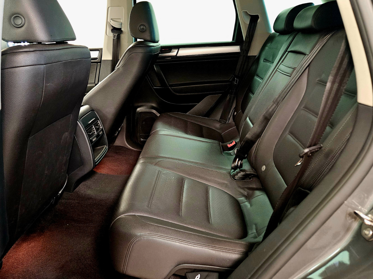 Volkswagen Touareg 4dr 3.6L Sport w/Nav 2014