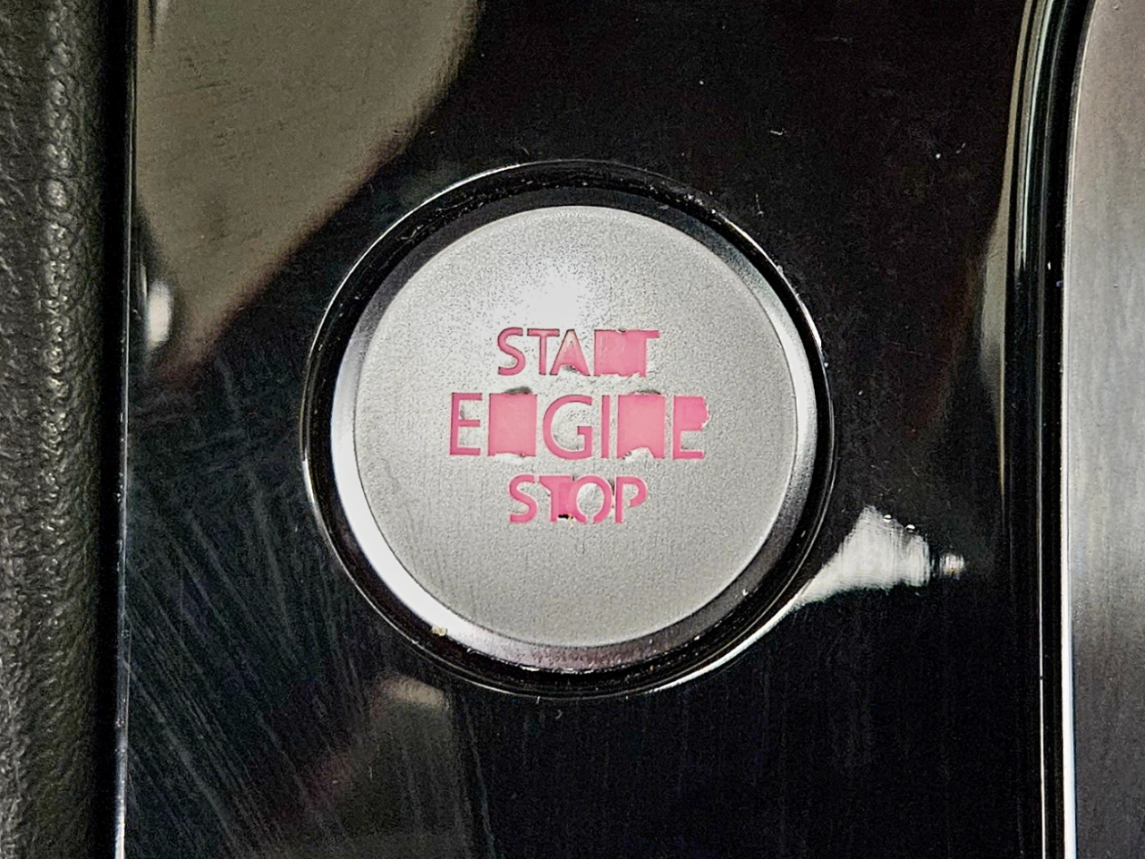 Volkswagen Touareg 4dr 3.6L Sport w/Nav 2014