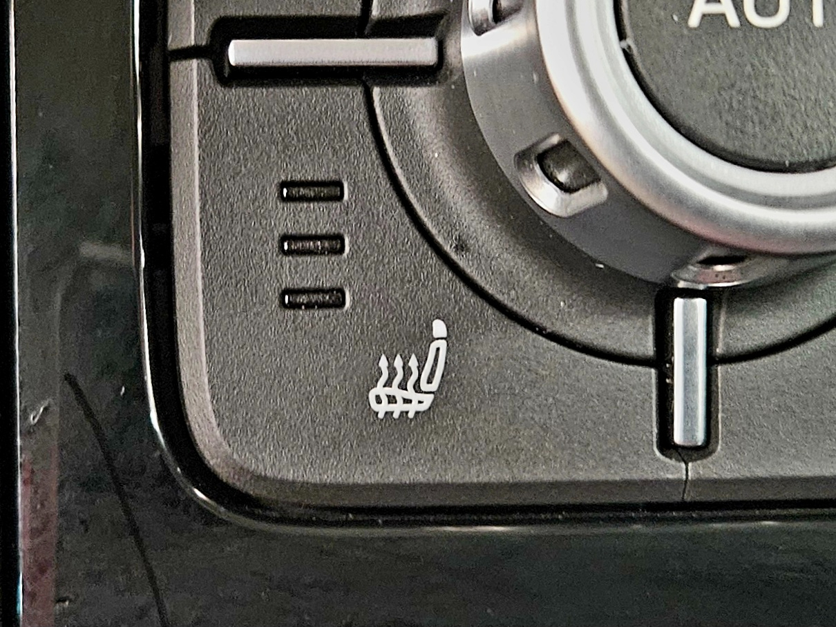 Volkswagen Touareg 4dr 3.6L Sport w/Nav 2014