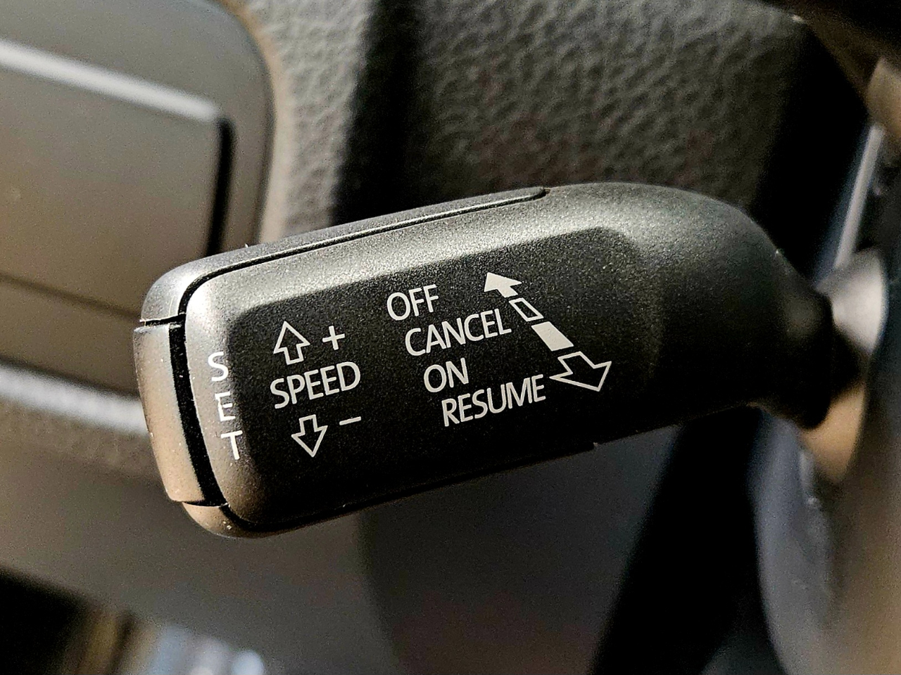 Volkswagen Touareg 4dr 3.6L Sport w/Nav 2014