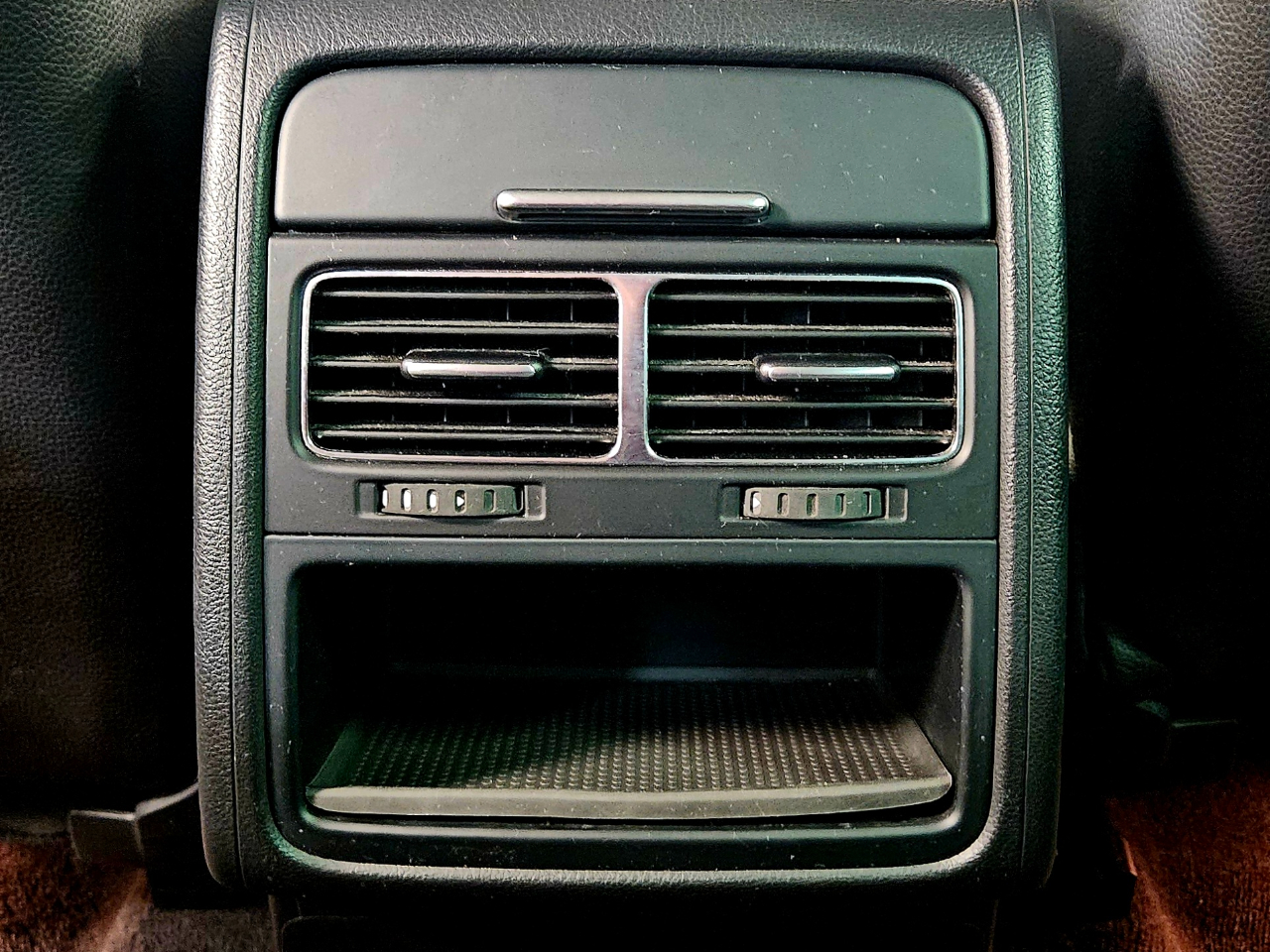 Volkswagen Touareg 4dr 3.6L Sport w/Nav 2014