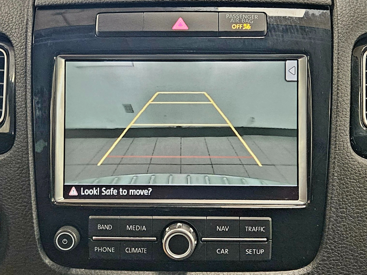 Volkswagen Touareg 4dr 3.6L Sport w/Nav 2014