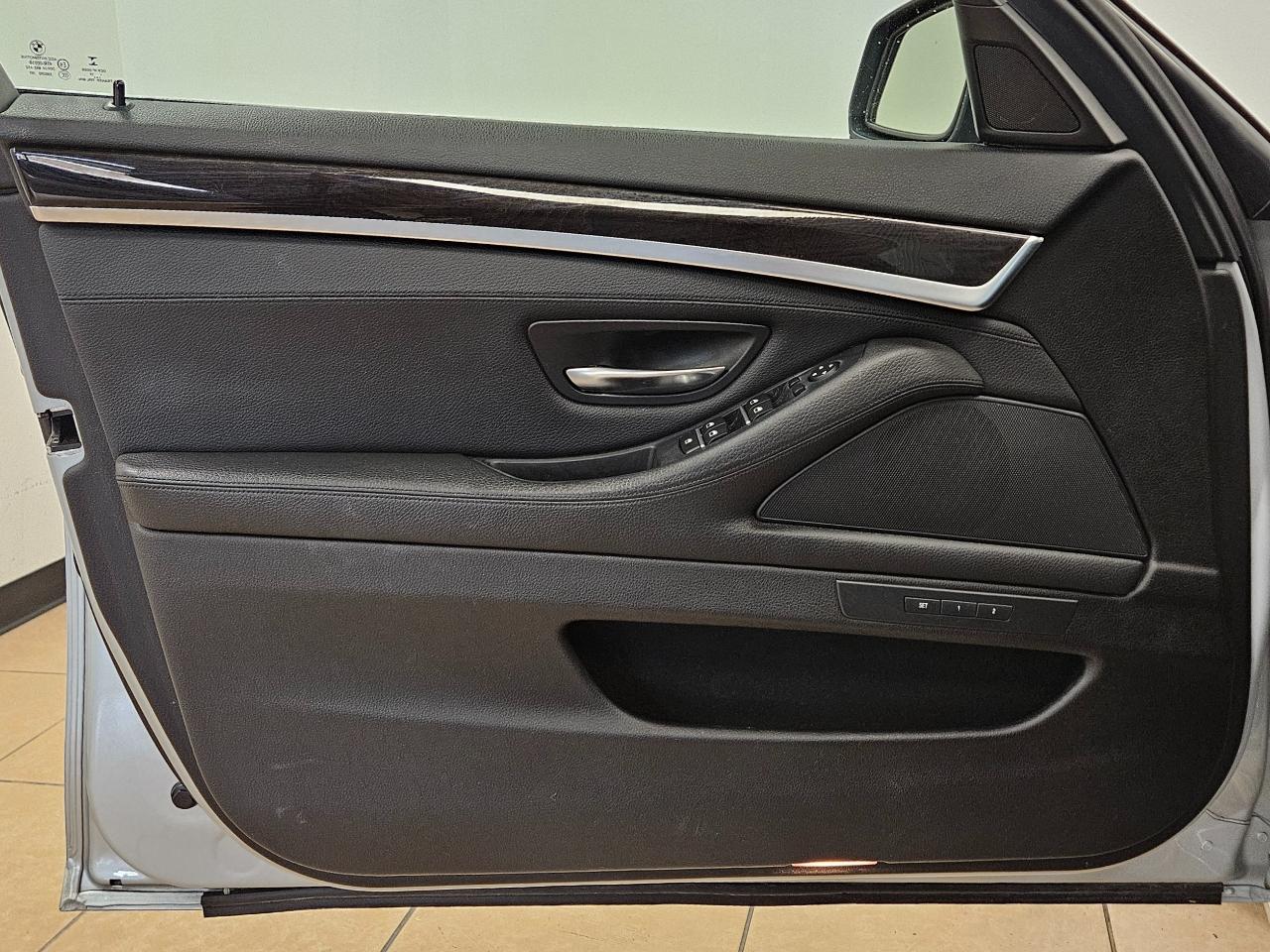 BMW 5 Series 4dr Sdn 528i xDrive AWD 2016