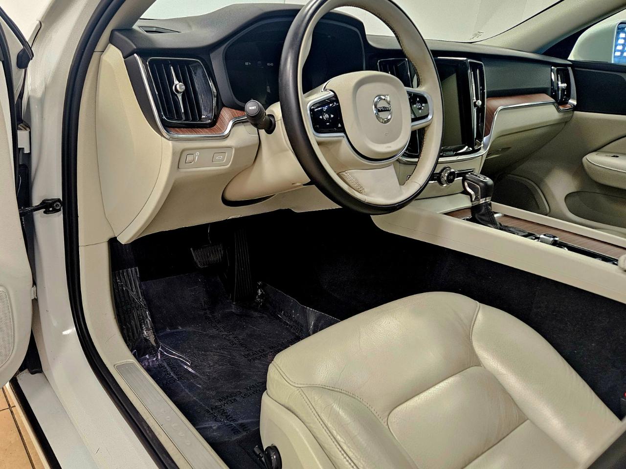 Volvo S60 T5 FWD Momentum 2021