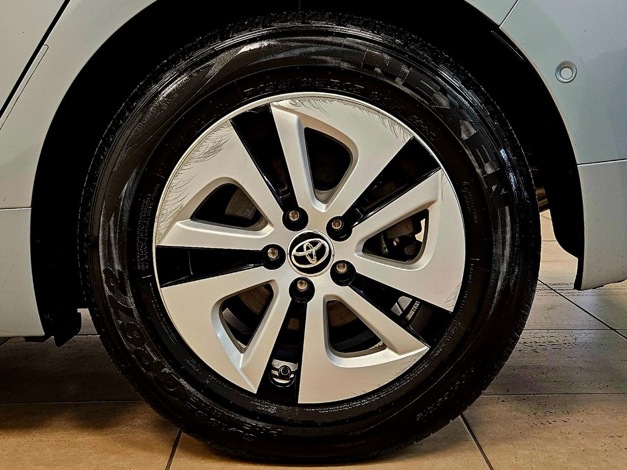 Toyota Prius Two 2017