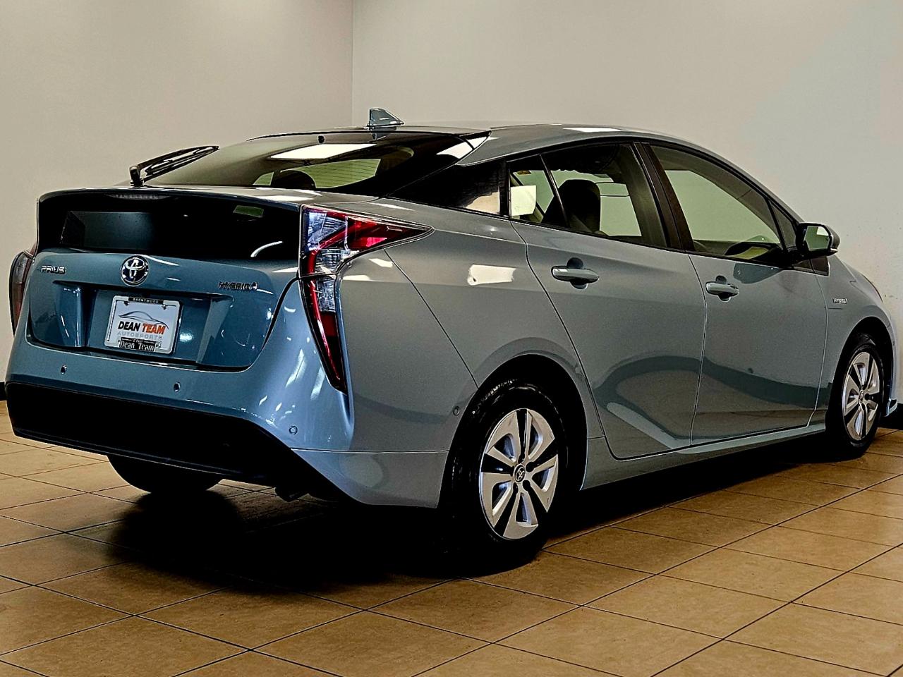 Toyota Prius Two 2017