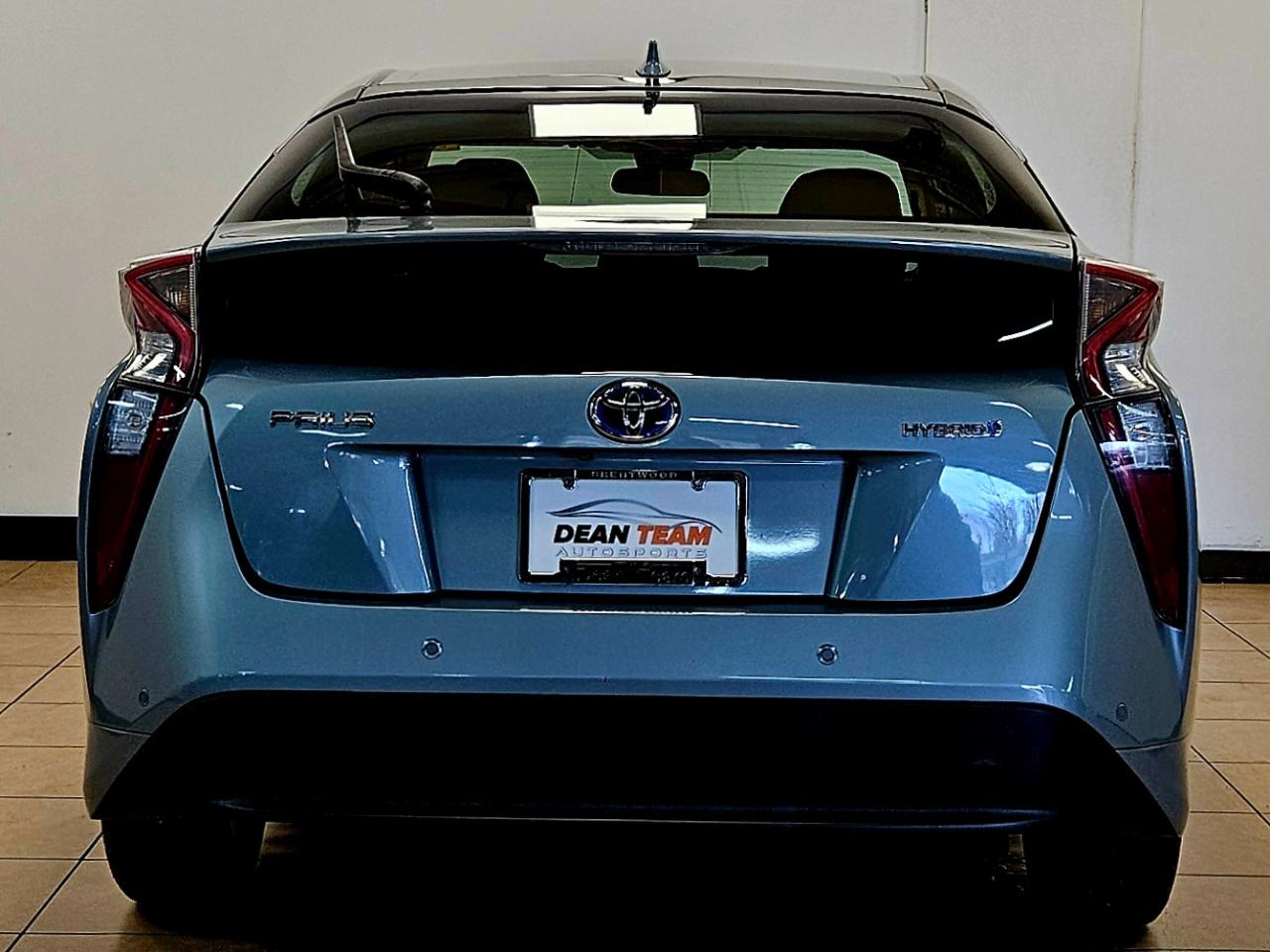 Toyota Prius Two 2017