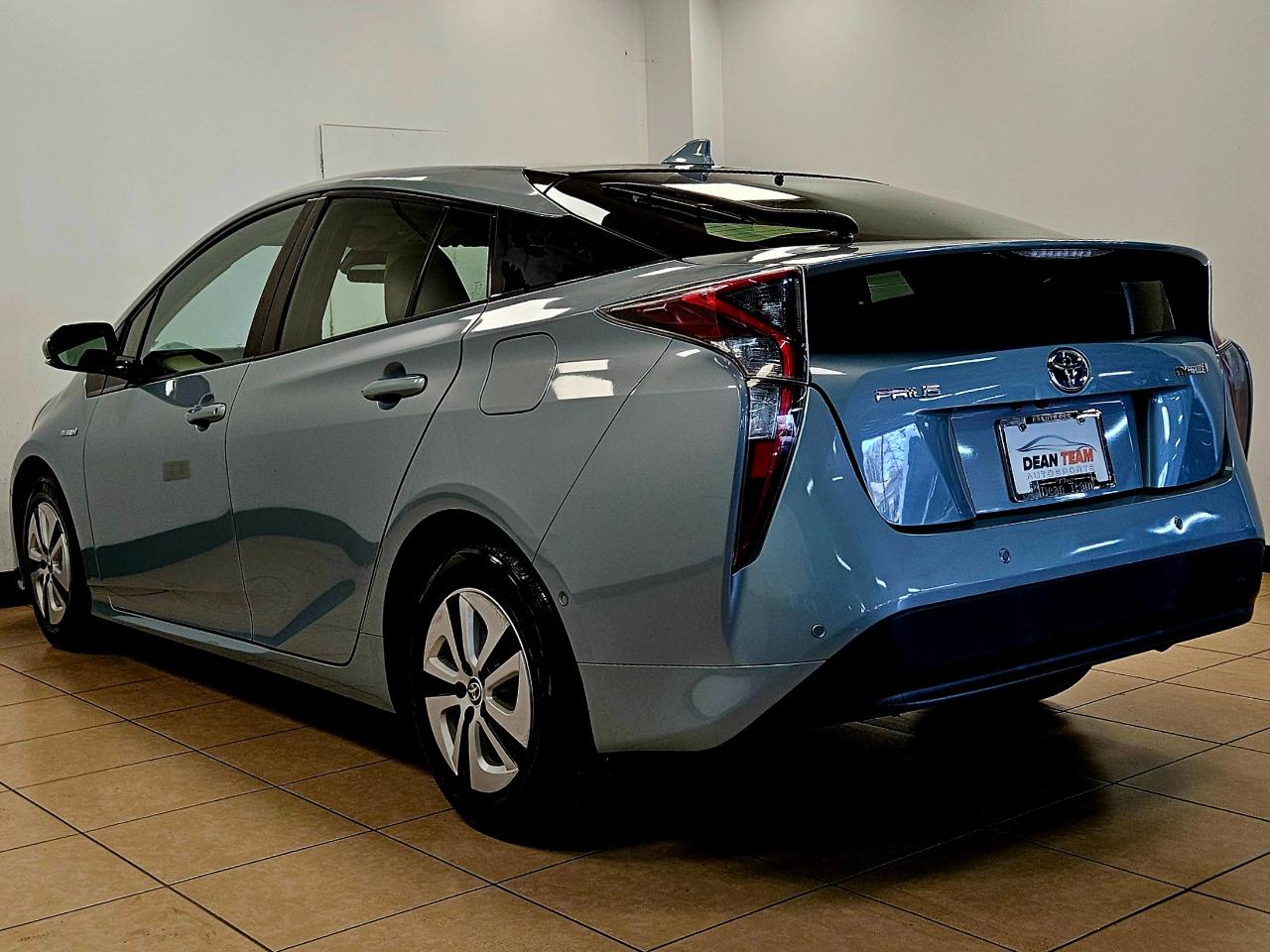 Toyota Prius Two 2017
