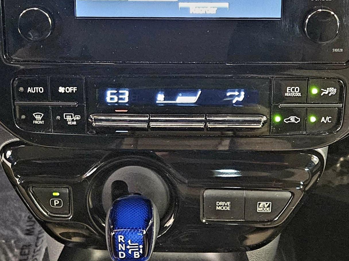 Toyota Prius Two 2017