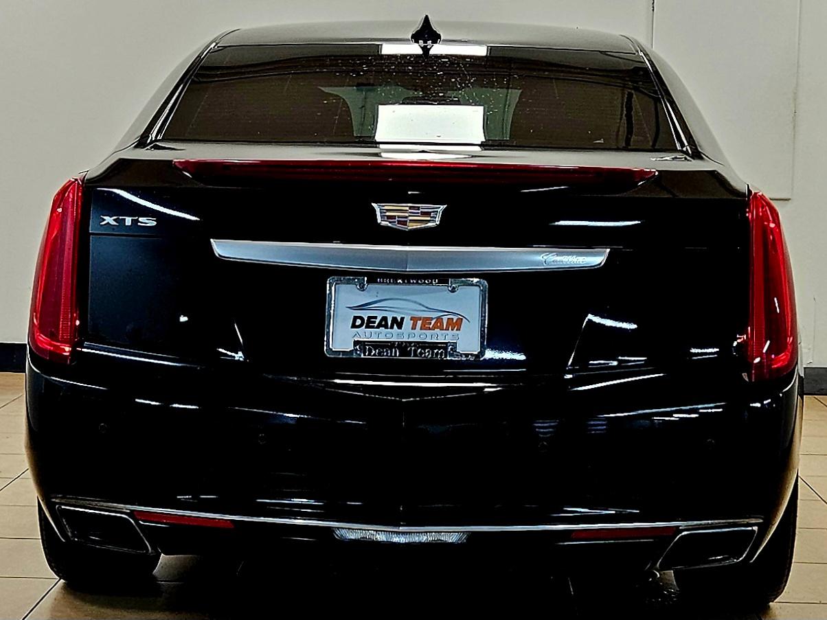 Cadillac XTS 4dr Sdn Luxury FWD 2017