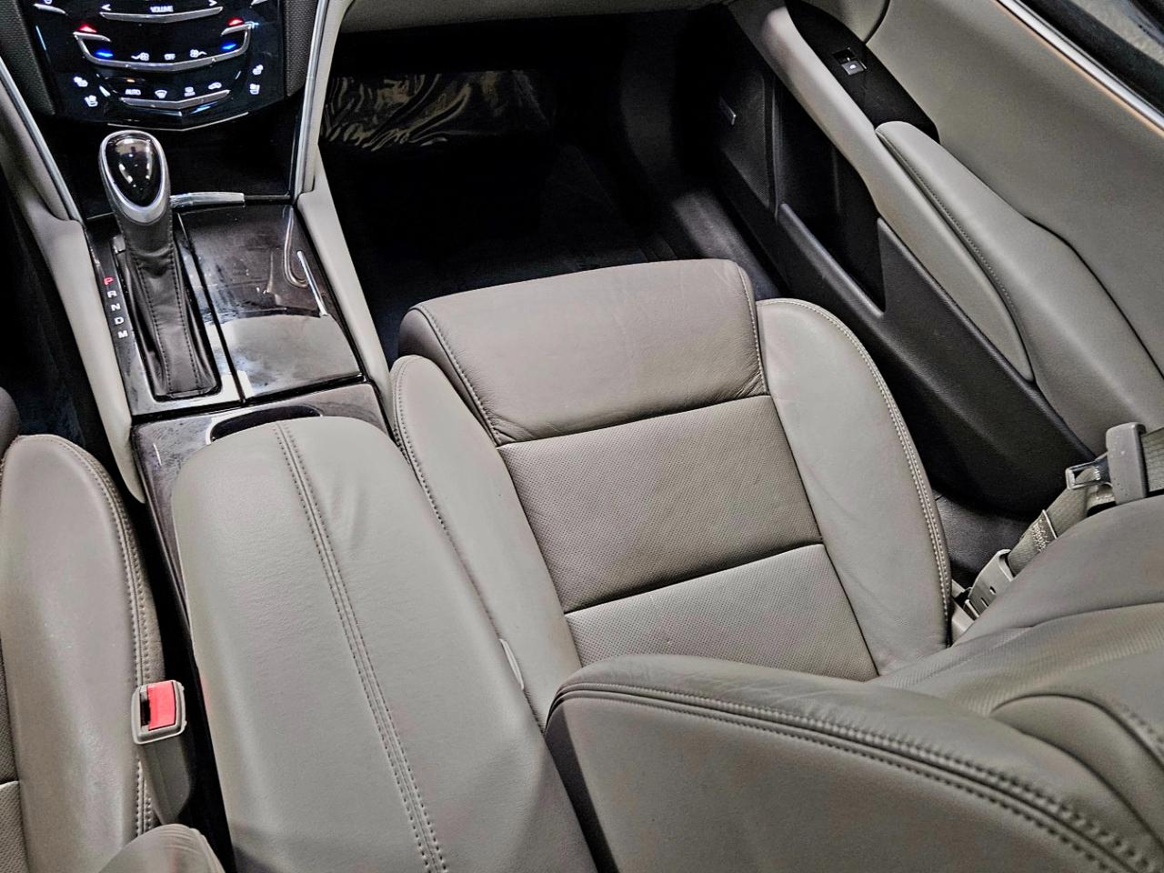 Cadillac XTS 4dr Sdn Luxury FWD 2017