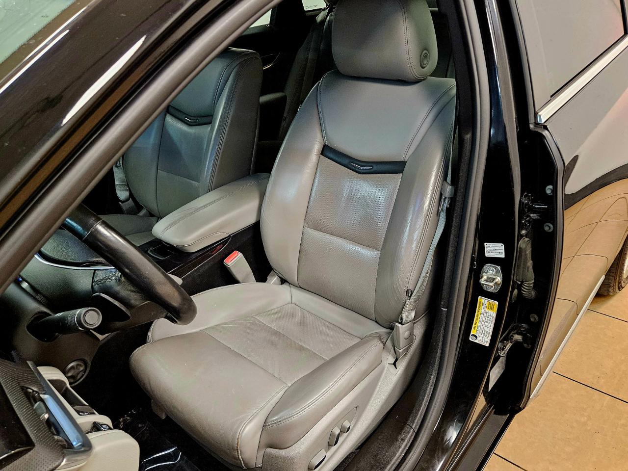 Cadillac XTS 4dr Sdn Luxury FWD 2017