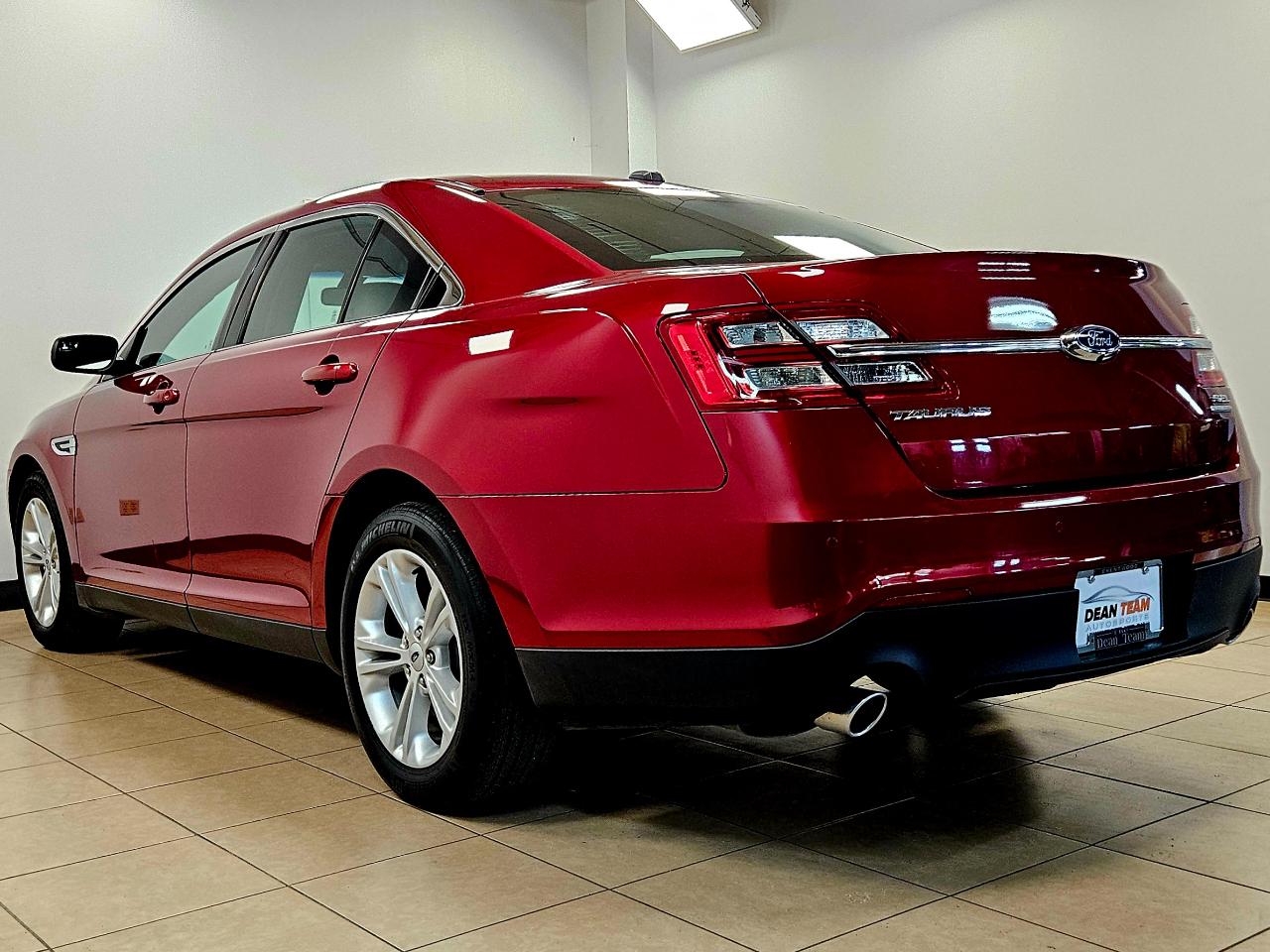 Ford Taurus SEL FWD 2018