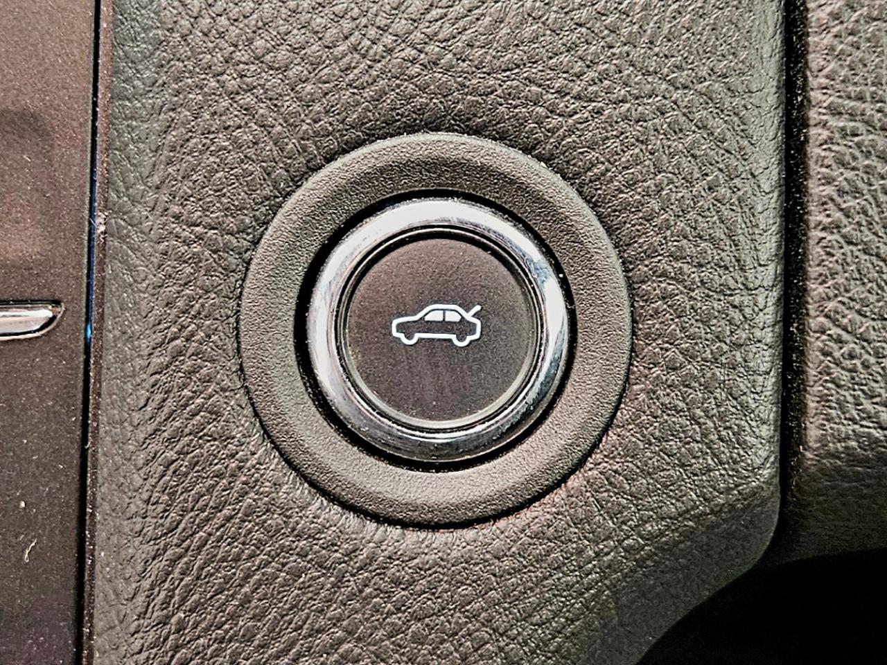 Ford Taurus SEL FWD 2018