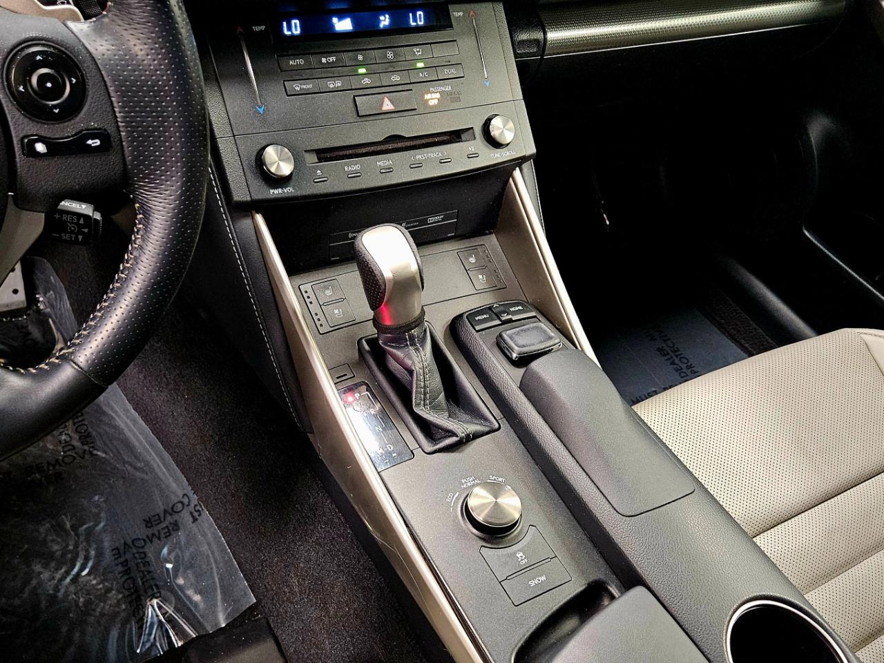 Lexus IS 250 4dr Sport Sdn RWD 2015