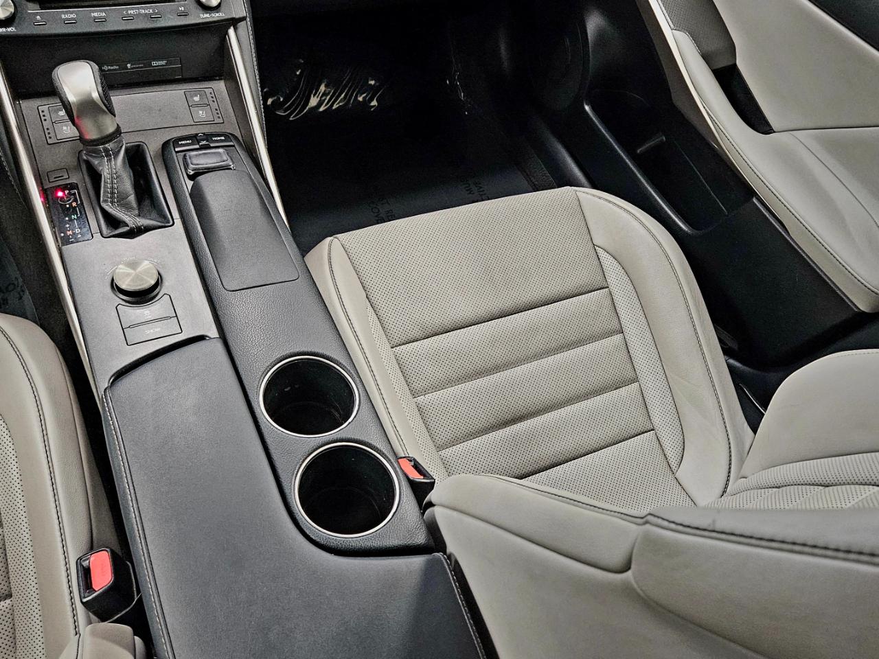 Lexus IS 250 4dr Sport Sdn RWD 2015