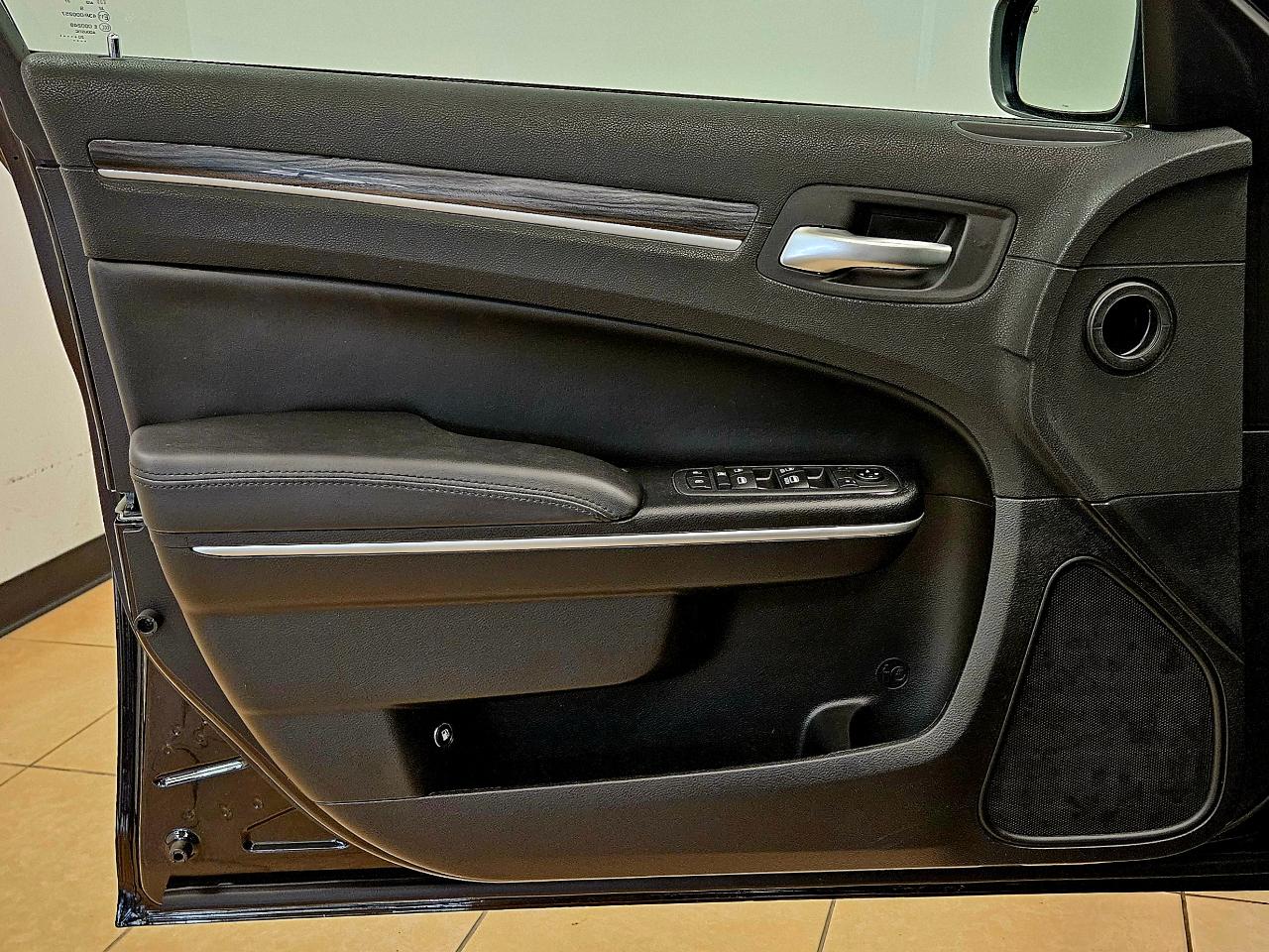 Chrysler 300 Touring RWD 2020